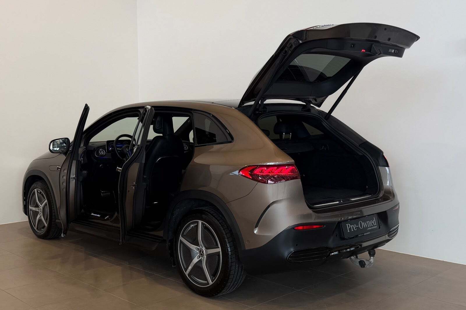 Brun Mercedes EQE350 SUV fra 2024