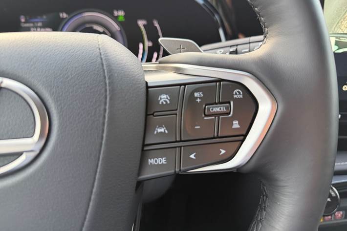 Grå Lexus NX fra 2025