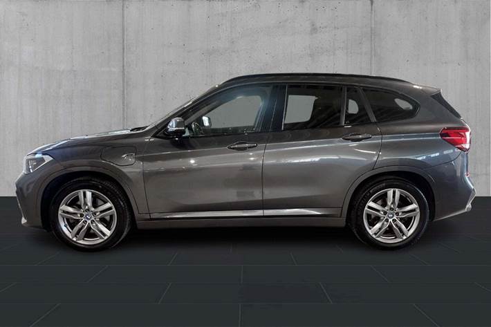 Grå BMW X1 fra 2022