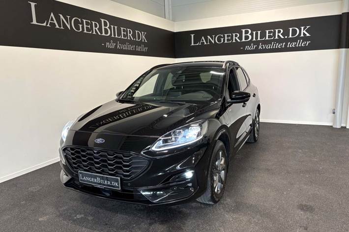 Sort Ford Kuga fra 2021 set udefra