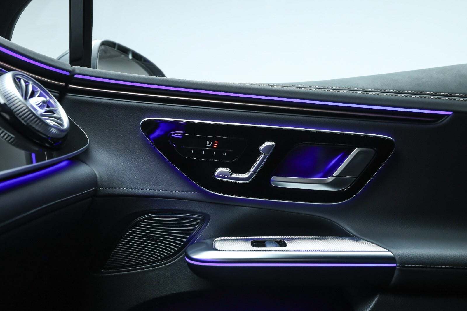 Grå Mercedes EQE350 fra 2024