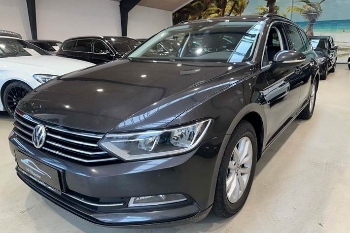 Grå VW Passat fra 2018 set udefra