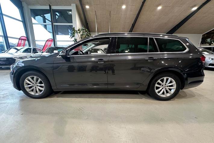Grå VW Passat fra 2018