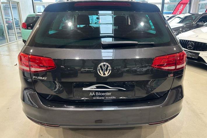 Grå VW Passat fra 2018
