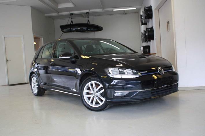 Sort VW Golf VII fra 2019 set udefra