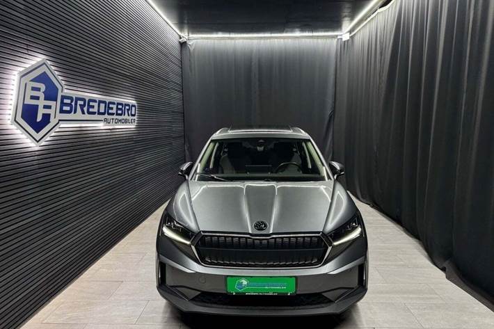 Grå Skoda Enyaq fra 2023