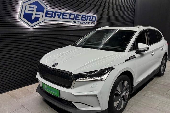 Hvid Skoda Enyaq fra 2022 set udefra