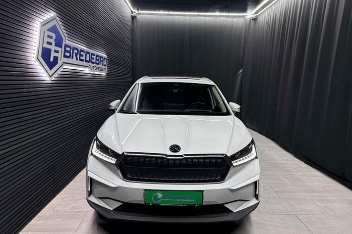 Hvid Skoda Enyaq fra 2022