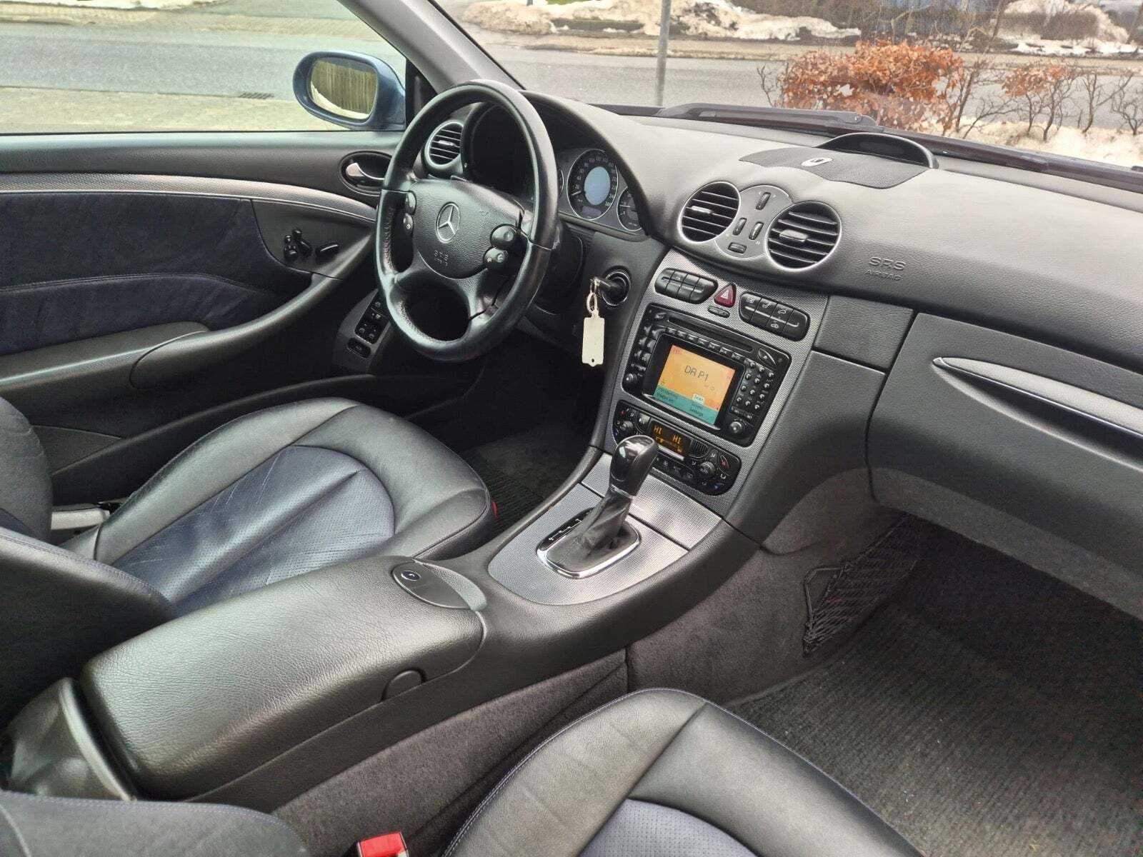 Blå Mercedes CLK320 fra 2003