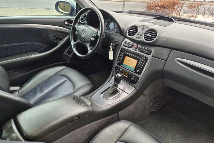 Blå Mercedes CLK320 fra 2003