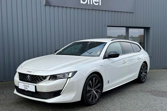 Hvid Peugeot 508 fra 2020 set udefra