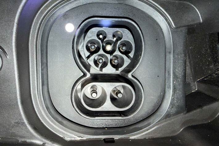 Grå BMW i5 fra 2024