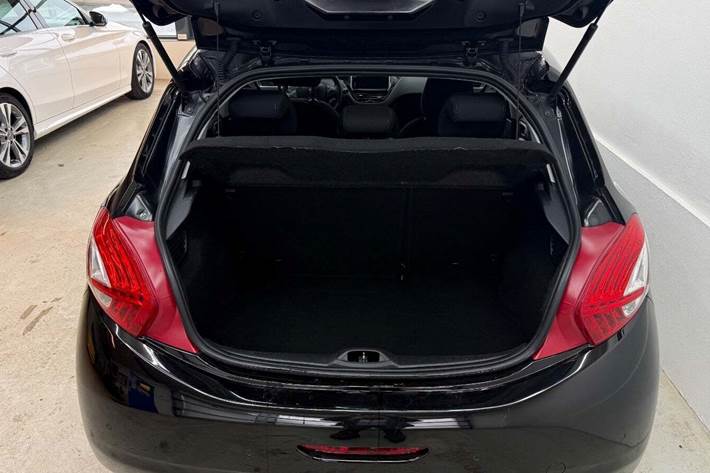 Sort Peugeot 208 fra 2014