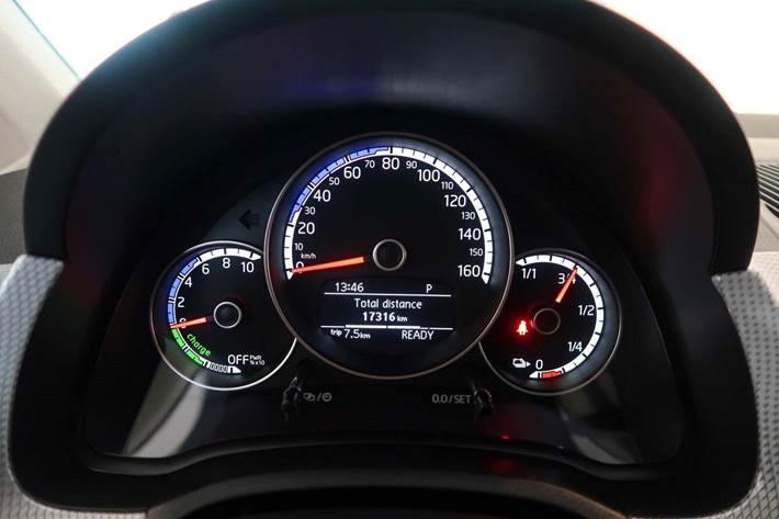 Hvid VW E-UP! fra 2023