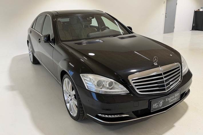 Sort Mercedes S350 fra 2012