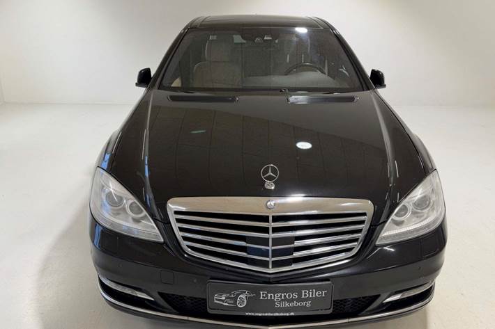 Sort Mercedes S350 fra 2012