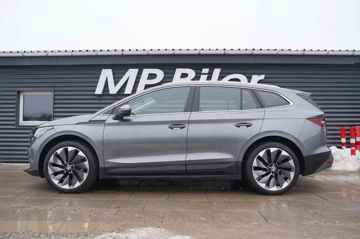 Grå Skoda Enyaq fra 2023