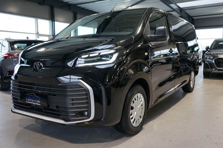 Sort Toyota ProAce fra 2025 set udefra