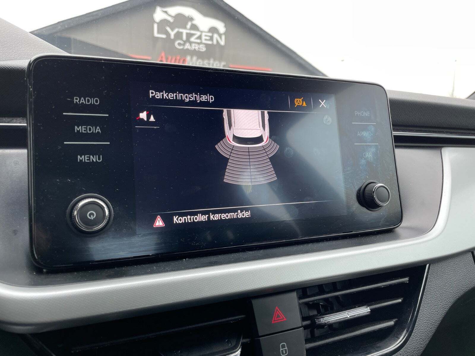 Grå Skoda Kamiq fra 2023