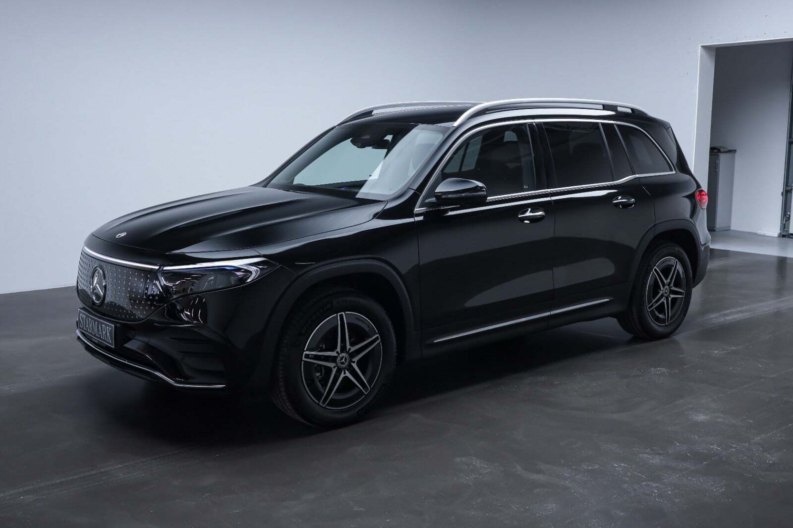 Sort Mercedes EQB250+ fra 2025