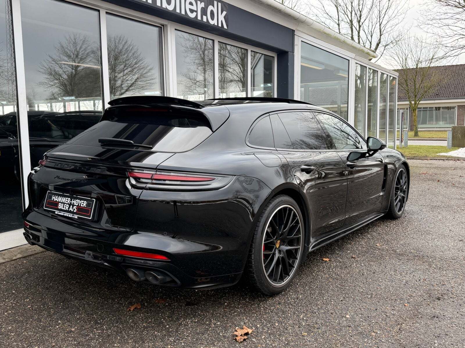 Sort Porsche Panamera GTS fra 2019
