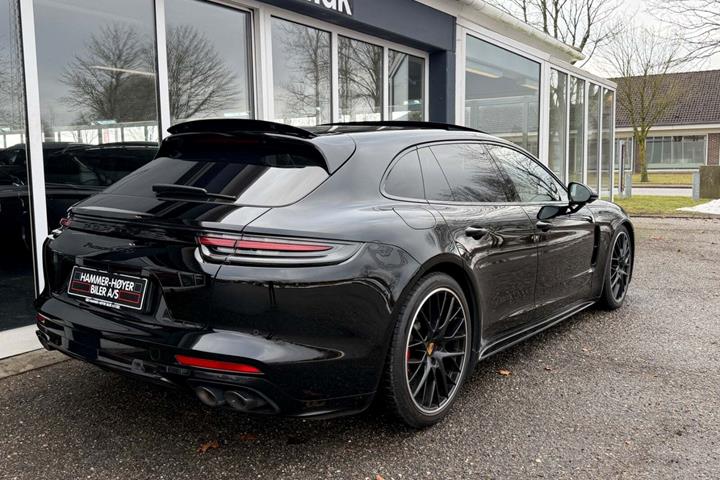 Sort Porsche Panamera GTS fra 2019