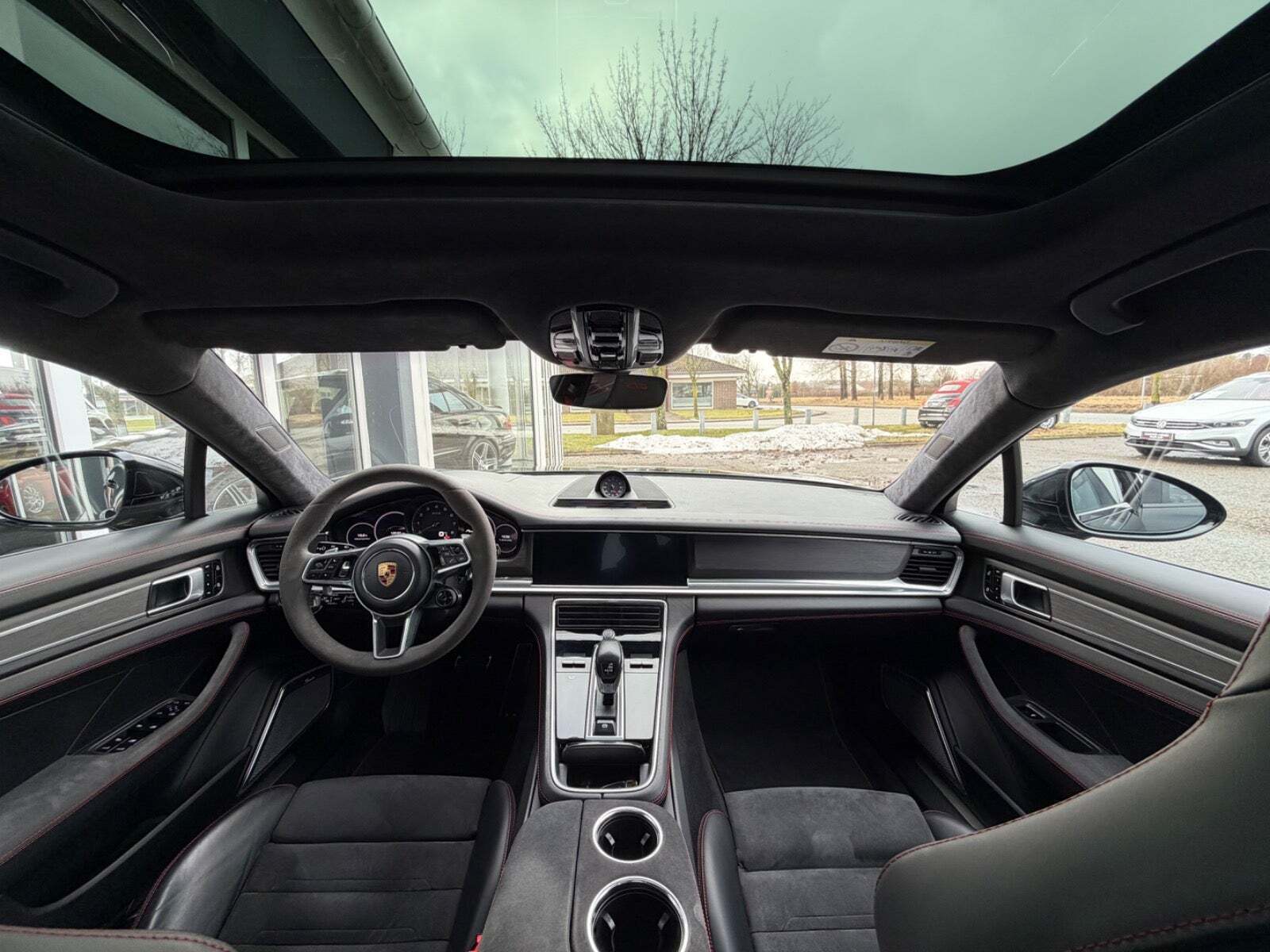 Sort Porsche Panamera GTS fra 2019