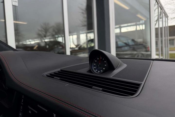Sort Porsche Panamera GTS fra 2019