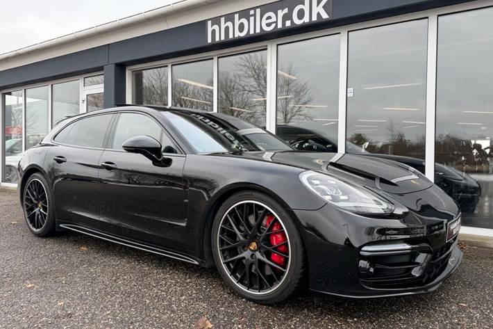 Sort Porsche Panamera GTS fra 2019