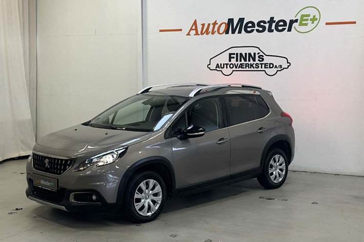 Grå Peugeot 2008 fra 2017 set udefra