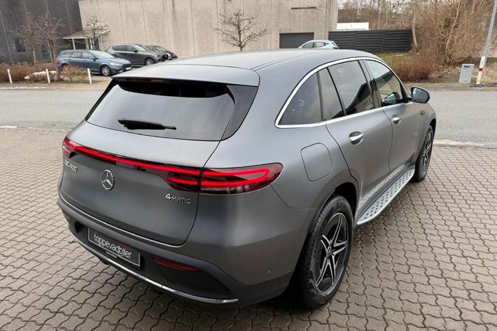 Grå Mercedes EQC400 fra 2020