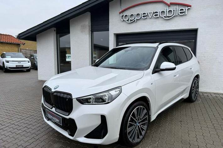 Hvid BMW iX1 fra 2025