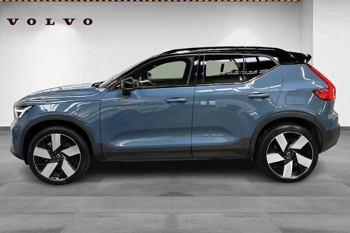 Blå Volvo XC40 fra 2023