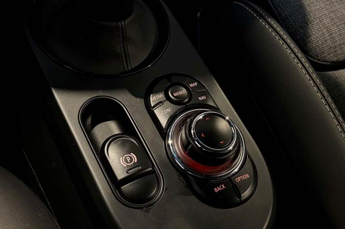 Sort Mini Cooper SE fra 2022