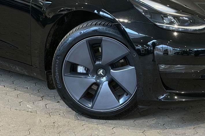 Sort Tesla Model 3 fra 2022
