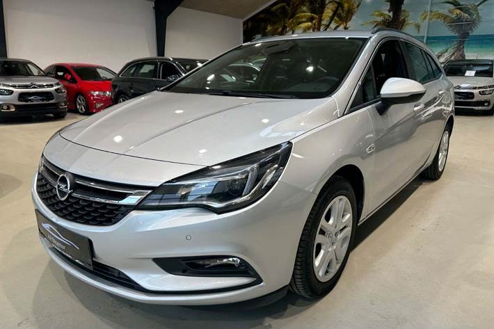 Grå Opel Astra fra 2016 set udefra