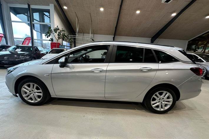 Grå Opel Astra fra 2016