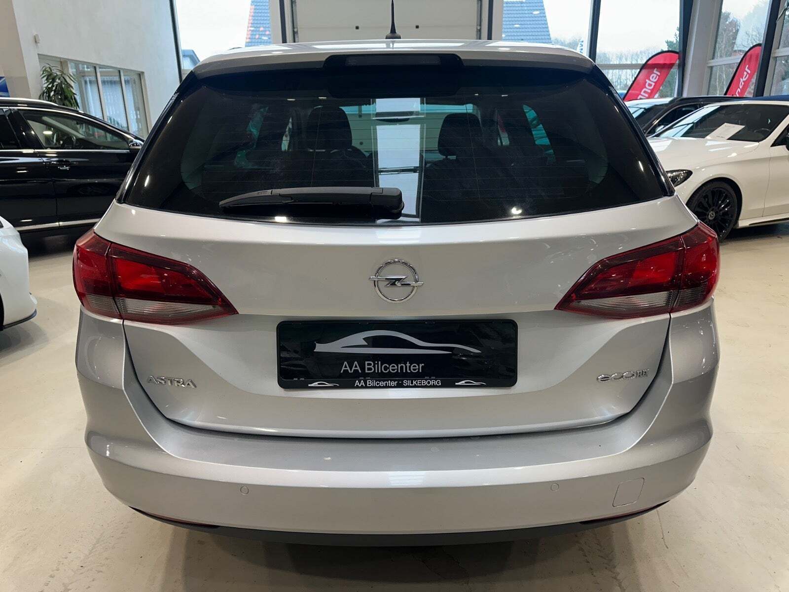 Grå Opel Astra fra 2016