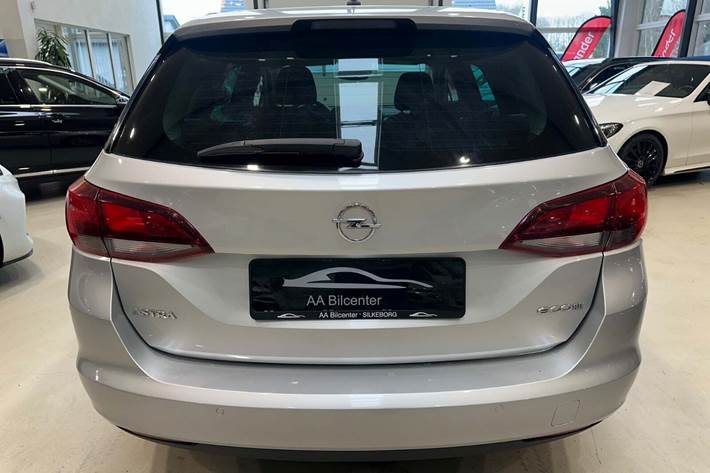 Grå Opel Astra fra 2016