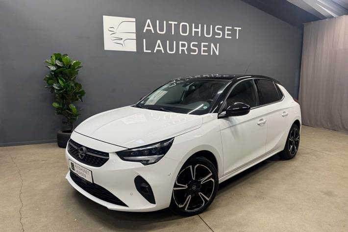 Hvid Opel Corsa fra 2020 set udefra