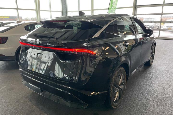 Sort Nissan Ariya fra 2024