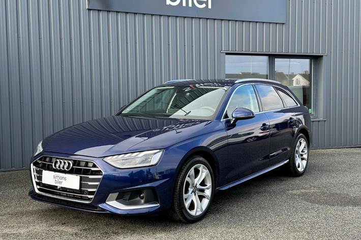 Blå Audi A4 fra 2021 set udefra