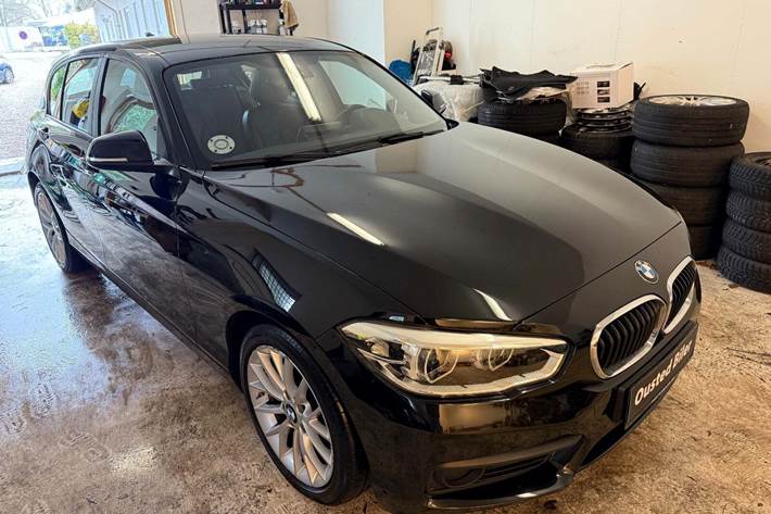 undefined BMW 118i fra 2018 set udefra