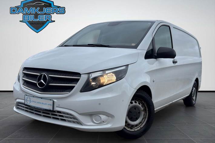 Hvid Mercedes Vito 114 fra 2018 set udefra