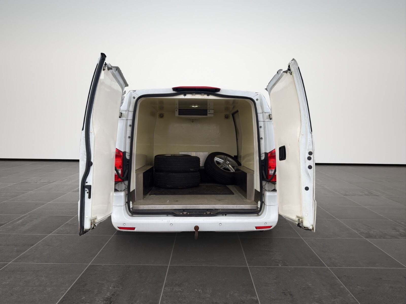Hvid Mercedes Vito 114 fra 2018