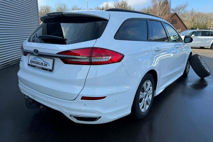 Hvid Ford Mondeo fra 2019
