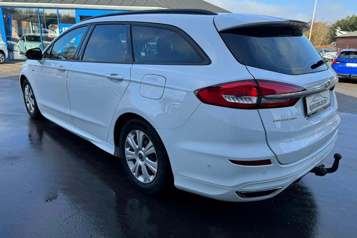Hvid Ford Mondeo fra 2019