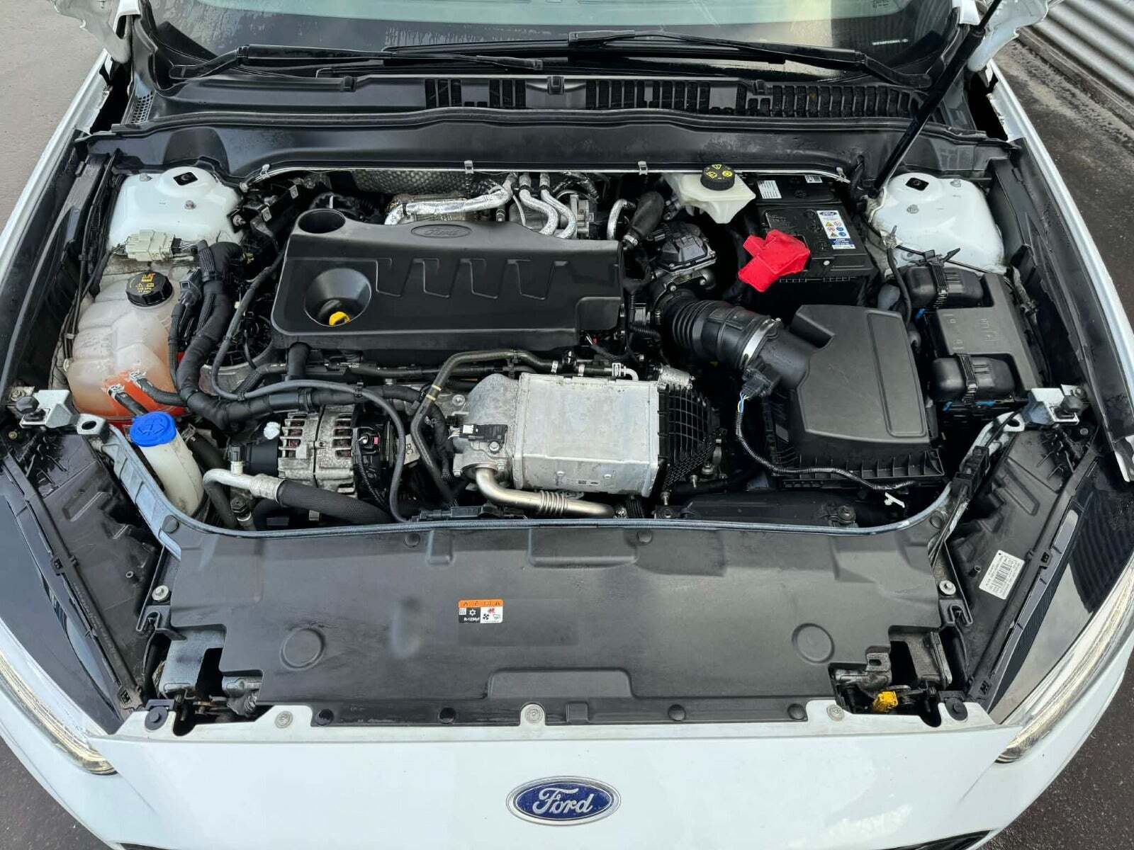 Hvid Ford Mondeo fra 2019