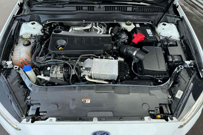 Hvid Ford Mondeo fra 2019