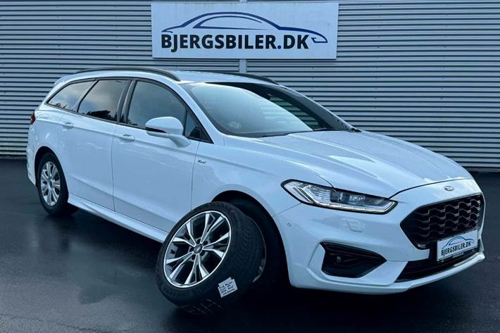 Hvid Ford Mondeo fra 2019 set udefra